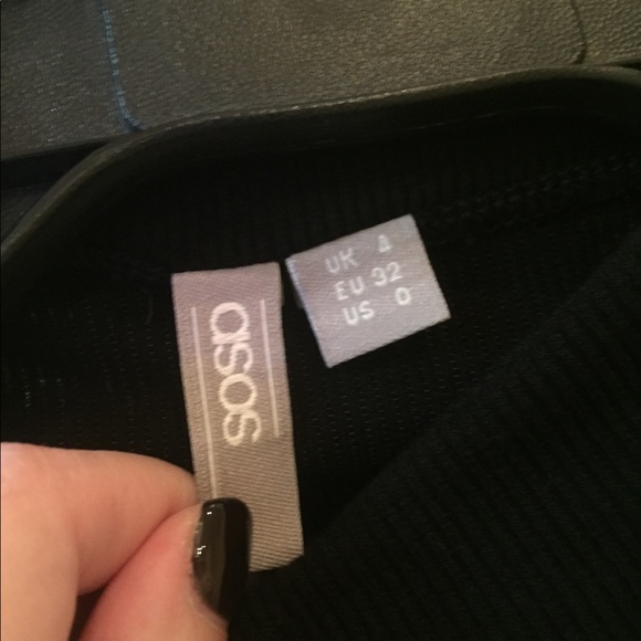 **SOLD**Black Long Sleeve Crop Top ASOS - Picture 6 of 7